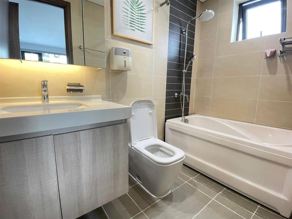 Bán căn hộ hado centrosa 2pn 90m² sẵn sổ hồng, suất xe hơi. căn góc  hướng đông nam