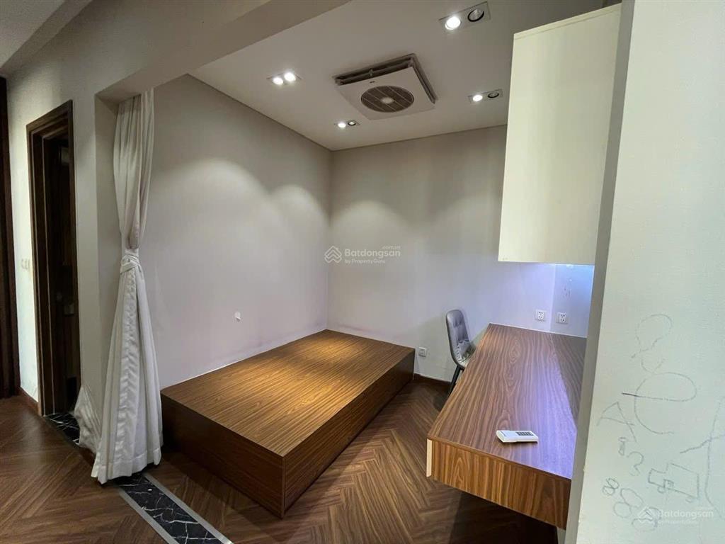 Cần cho thuê căn hộ hado centrosa 3pn 108m2 full nội thất như hình.
