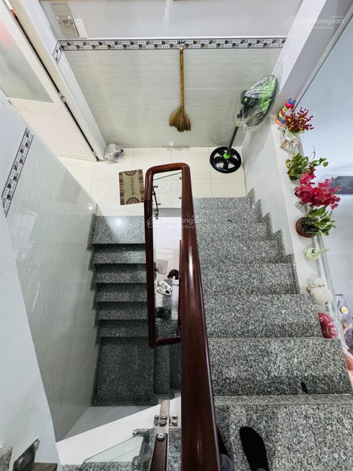 Nhà 47m2, 4 tầng, hẻm 4m thông đường ông ích khiêm, quận 11. phù hợp gia đình 68 người.