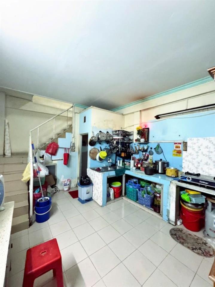 Lạc long quân, 62m2 3 tầng. hẻm 6m thông. 9,6 tỷ