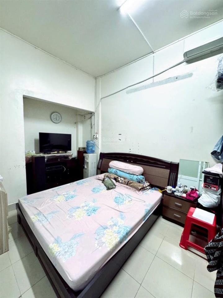 Lạc long quân, 62m2 3 tầng. hẻm 6m thông. 9,6 tỷ