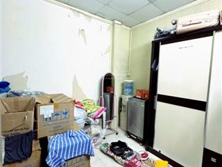 Lạc long quân, 62m2 3 tầng. hẻm 6m thông. 9,6 tỷ