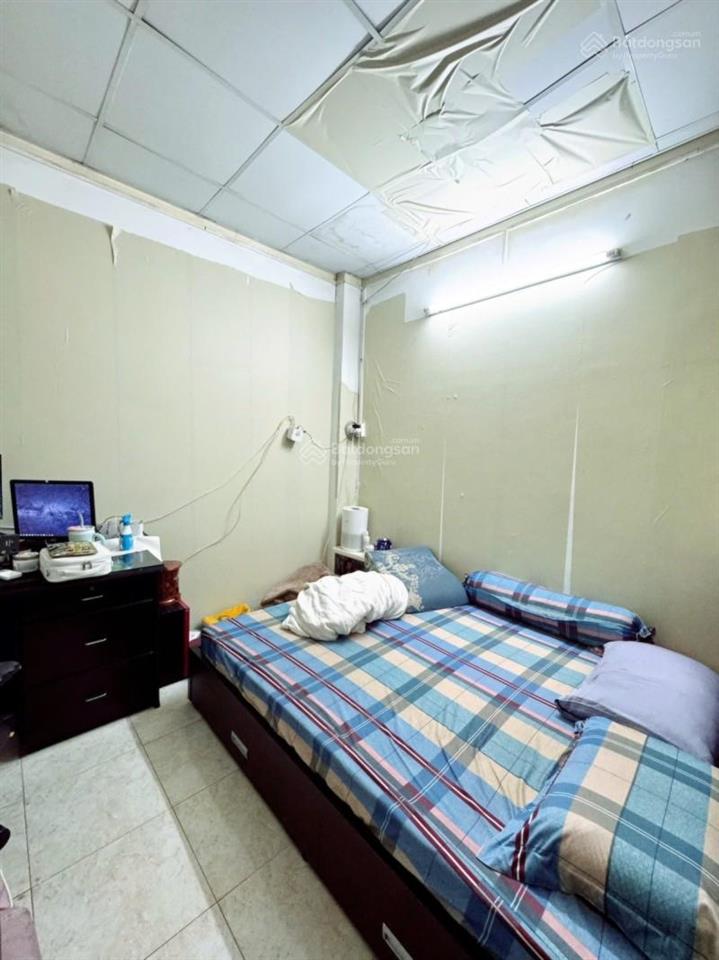 Lạc long quân, 62m2 3 tầng. hẻm 6m thông. 9,6 tỷ