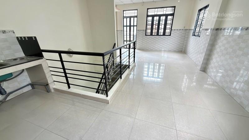 Lạc long quân, 105m2 2 tầng, diện tích 10*10m. hẻm 5m. 9,1 tỷ. sổ hồng 2025