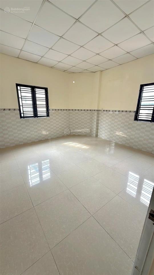 Lạc long quân, 105m2 2 tầng, diện tích 10*10m. hẻm 5m. 9,1 tỷ. sổ hồng 2025