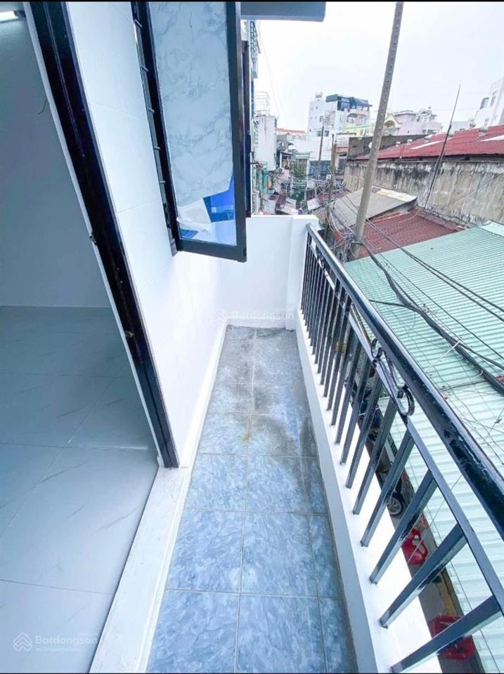 ~3 tỷ  quận 11, đường đội cung. nhà 3 tầng ở ngay, diện tích 3x6. hẻm ô tô thông.