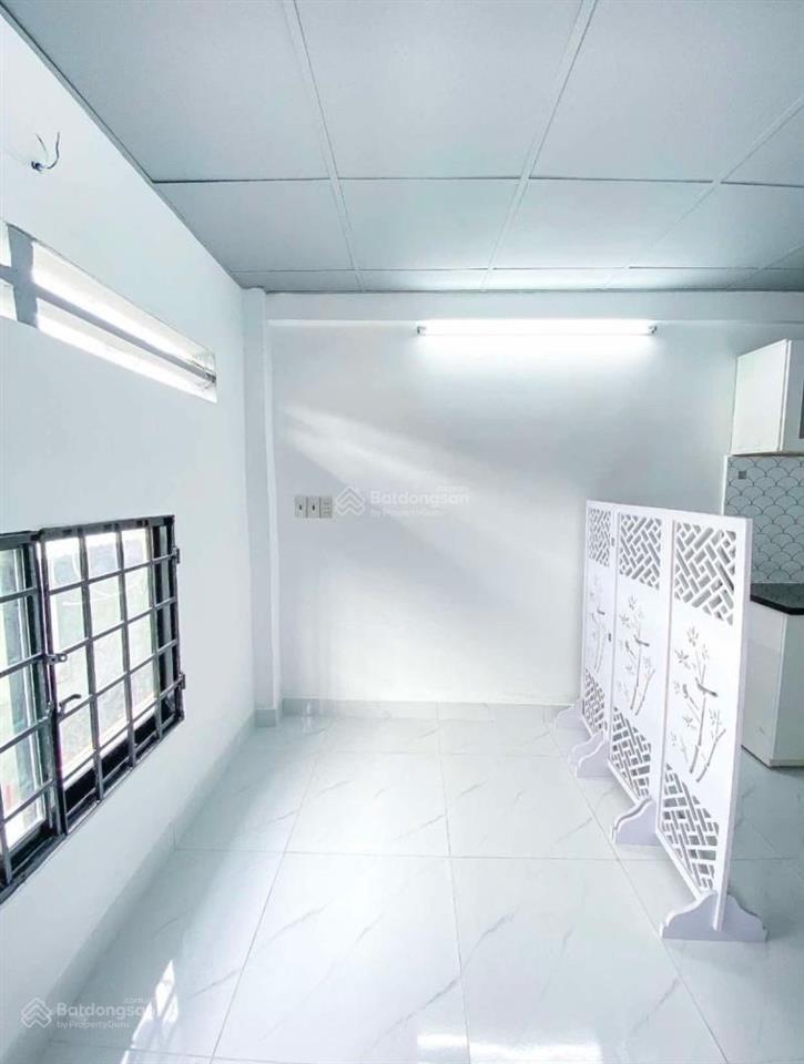 ~3 tỷ  quận 11, đường đội cung. nhà 3 tầng ở ngay, diện tích 3x6. hẻm ô tô thông.
