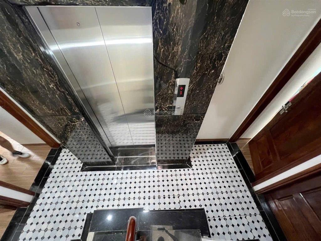 Ô tô vào nhà  mặt tiền đẹp  7 tầng thang máy  cđt uy tín  sát phố