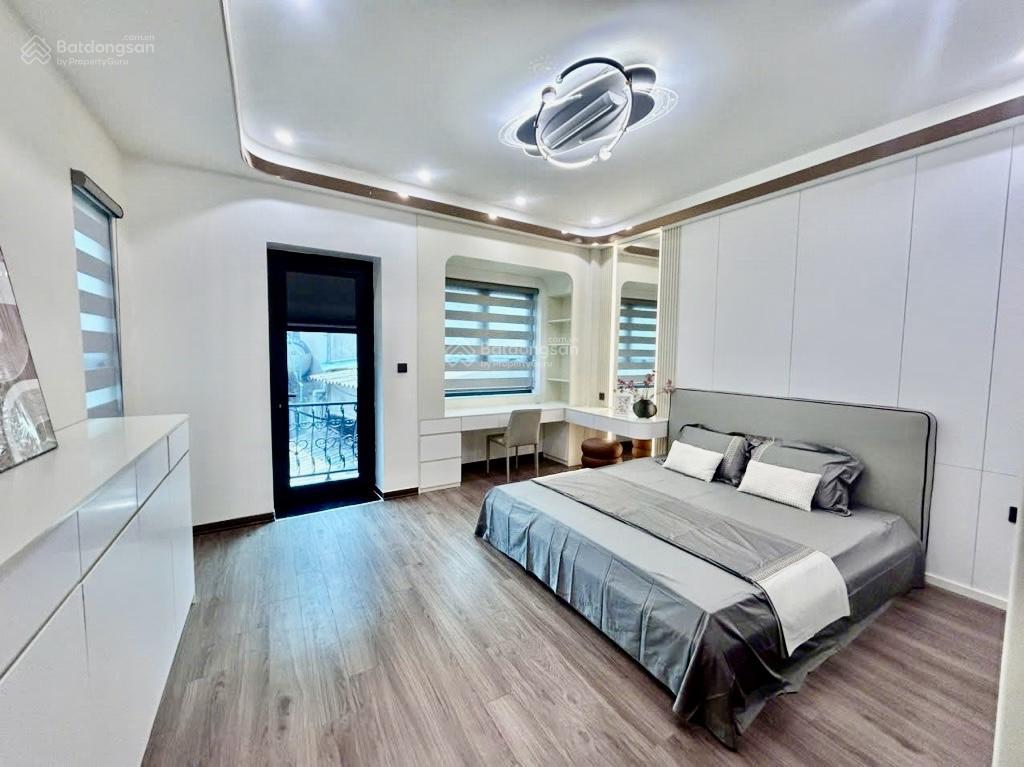Ô tô vào nhà  mặt tiền đẹp  7 tầng thang máy  cđt uy tín  sát phố