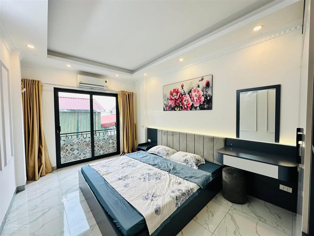 Ô tô vào nhà  mặt tiền đẹp  7 tầng thang máy  cđt uy tín  sát phố