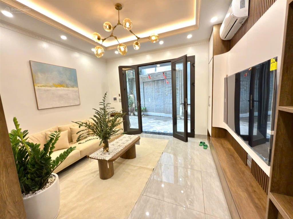 Bán nhà ngọc thuy, 35m, 7choox đỗ cửa,mới tinh,nội thất sang sịn,9xty