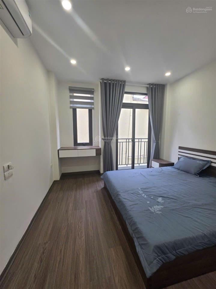 Bán nhà sài đồng,55m4 ngủ, 20m ra hồ,ô tô tranh dừng đỗ,phun nội thất,8xty