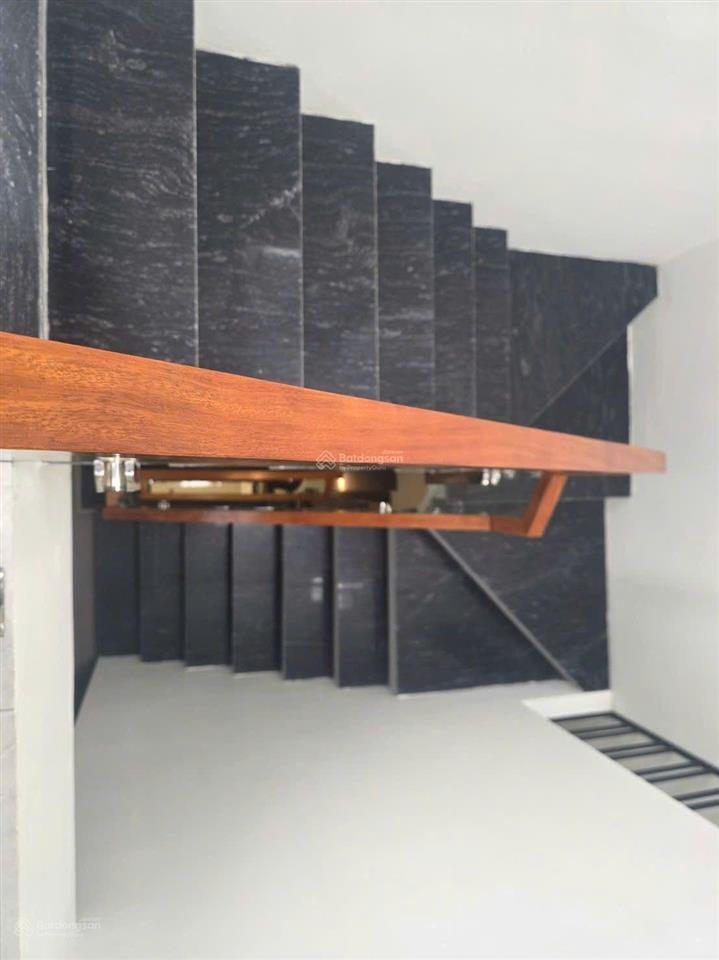 Bán nhà sài đồng,55m4 ngủ, 20m ra hồ,ô tô tranh dừng đỗ,phun nội thất,8xty