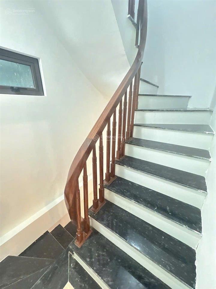 Bán nhà ngọc thuy, mới tinh,gần mipec long biên, gần ô tô tránh dừng đỗ,chỉ 7.2ty