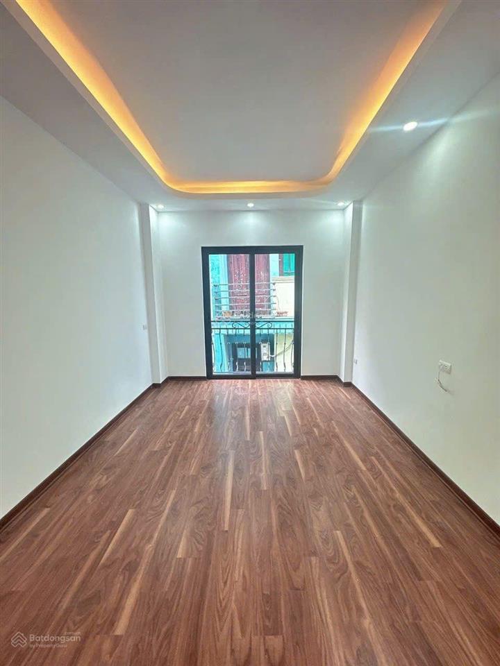 Bán nhà ngọc thuy, mới tinh,gần mipec long biên, gần ô tô tránh dừng đỗ,chỉ 7.2ty