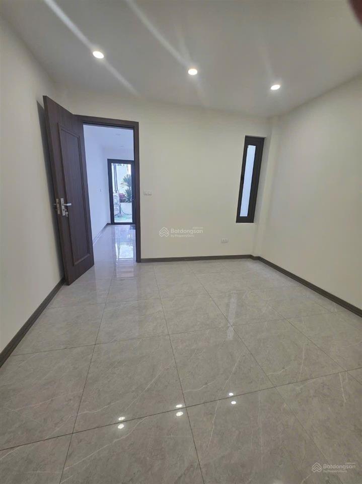 Bán nhà ngọc thuy, mới tinh,gần mipec long biên, gần ô tô tránh dừng đỗ,chỉ 7.2ty