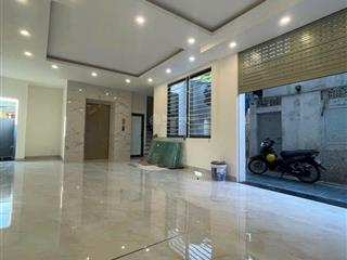 Bán nhad sài đồng,70mmt7m,thang máy,mới tinh,gần ô tô,chỉ 9.8ty