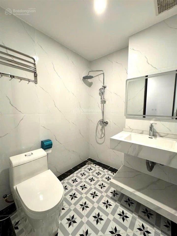 Bán nhà ngọc lâm, thang máy , 60m, 5 ngủ ,phun nội thất, sát hồng tiến, 13xty