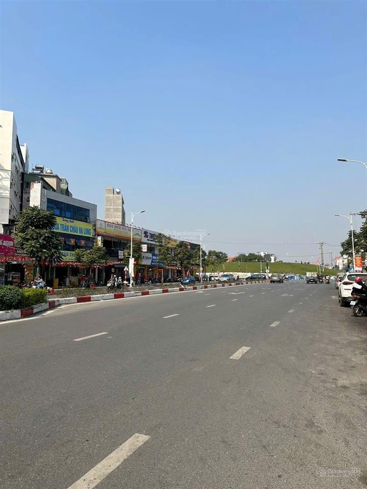 Bán nhà ngọc lâm, thang máy , 60m, 5 ngủ ,phun nội thất, sát hồng tiến, 13xty