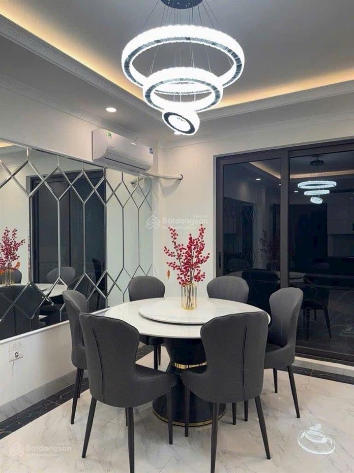 Bán nhà ngọc lâm, thang máy , 60m, 5 ngủ ,phun nội thất, sát hồng tiến, 13xty