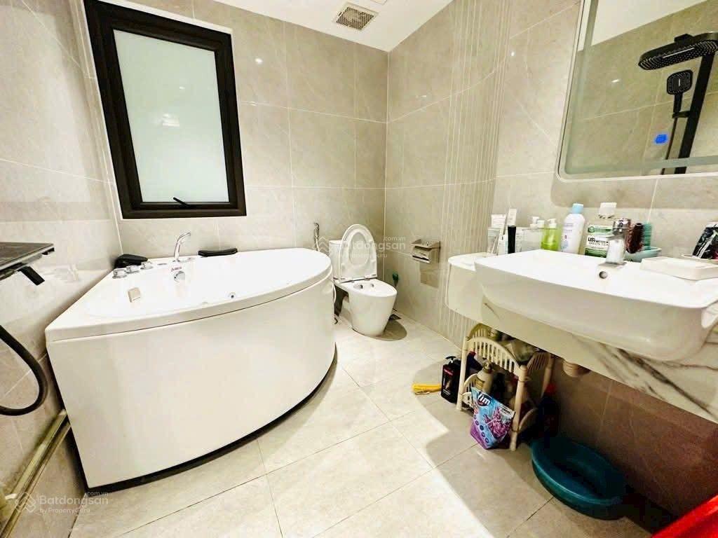 Bán nhà việt hưng , 35m, 3 ngủ, phun nội thất , ô tô đỗ cổng, 6x tỷ