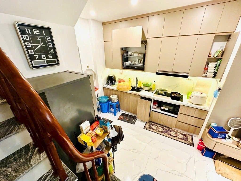 Bán nhà việt hưng , 35m, 3 ngủ, phun nội thất , ô tô đỗ cổng, 6x tỷ