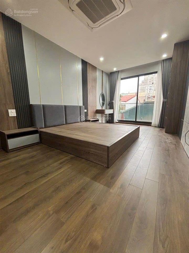 Bán nhà việt hưng , 35m, 3 ngủ, phun nội thất , ô tô đỗ cổng, 6x tỷ