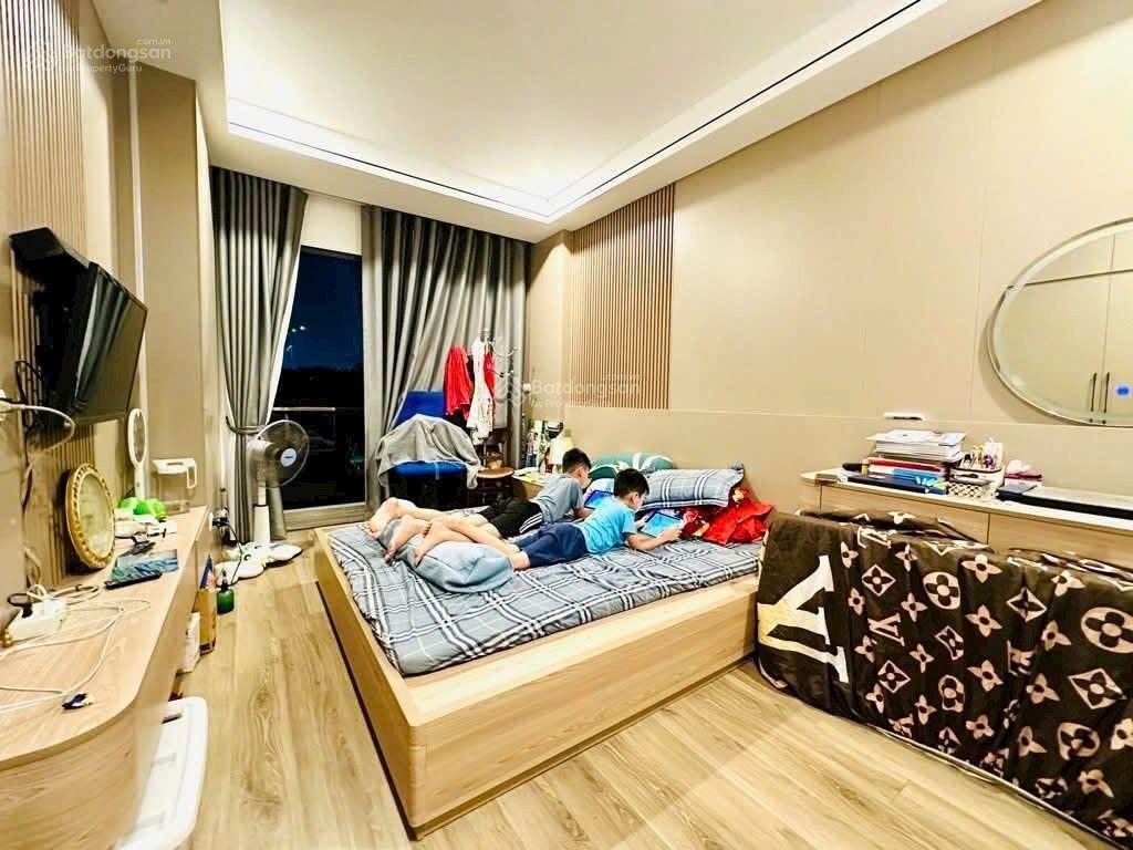 Bán nhà việt hưng , 35m, 3 ngủ, phun nội thất , ô tô đỗ cổng, 6x tỷ