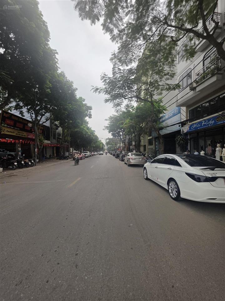 Bán nhà việt hưng , 35m, 3 ngủ, phun nội thất , ô tô đỗ cổng, 6x tỷ