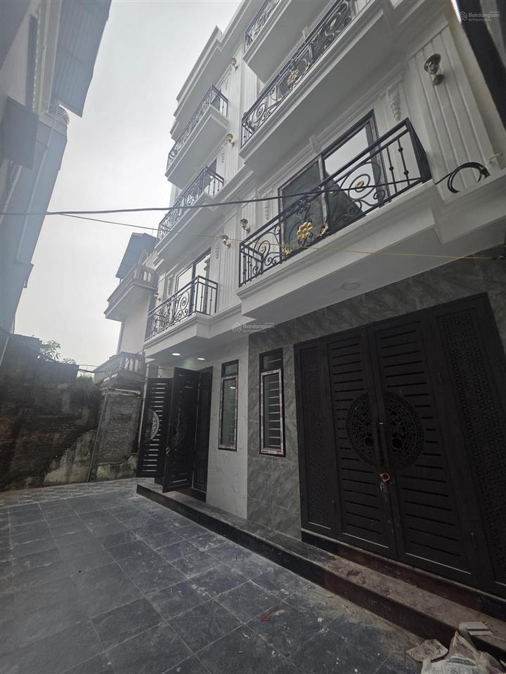 Bán nhà đức giang, 66mmt5m , 5 ngủ , ô tô tránh đỗ cổng,9.2 tỷ