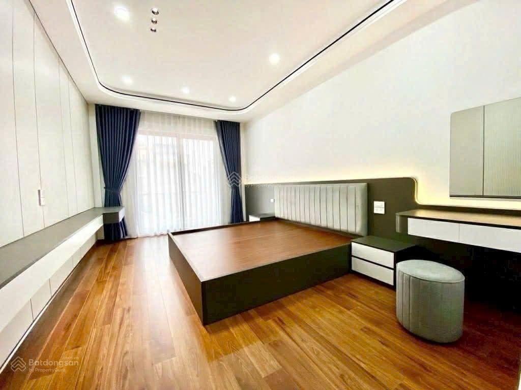 Bán nhà đức giang, 66mmt5m , 5 ngủ , ô tô tránh đỗ cổng,9.2 tỷ