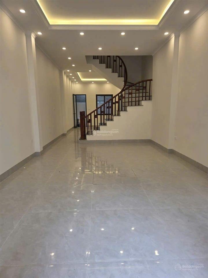 Bán nhà đức giang, 66mmt5m , 5 ngủ , ô tô tránh đỗ cổng,9.2 tỷ