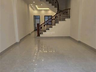 Bán nhà đức giang, 66mmt5m , 5 ngủ , ô tô tránh đỗ cổng,9.2 tỷ