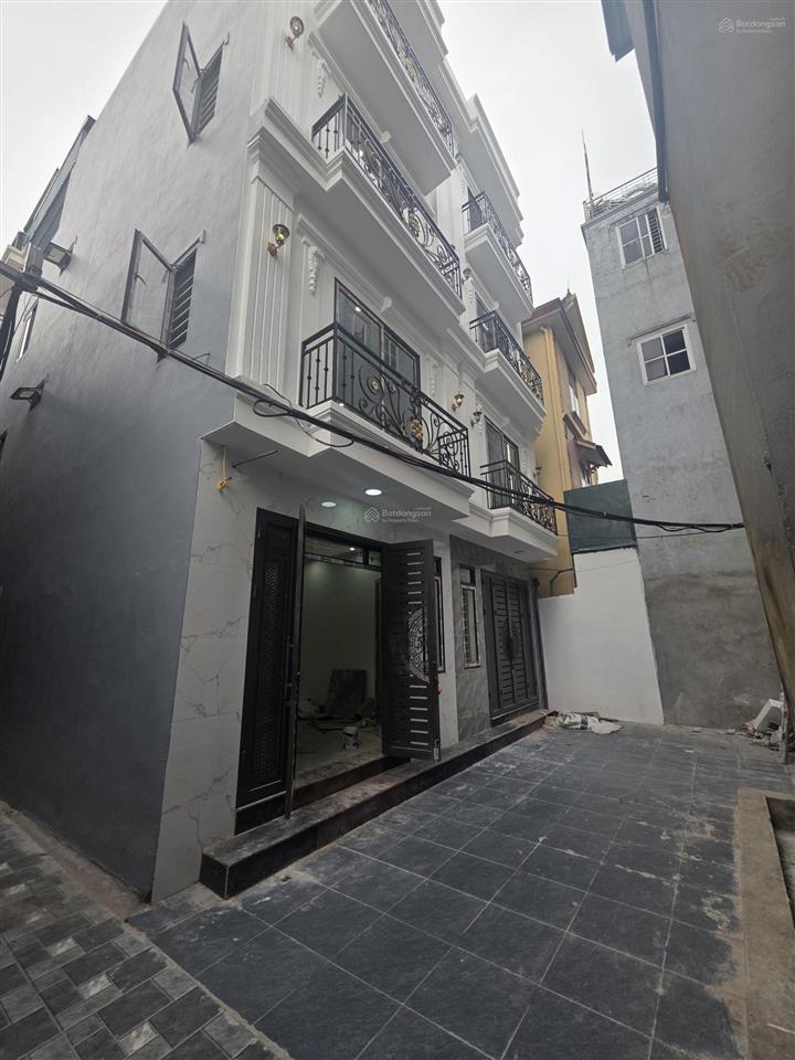 Bán nhà đức giang, 66mmt5m , 5 ngủ , ô tô tránh đỗ cổng,9.2 tỷ