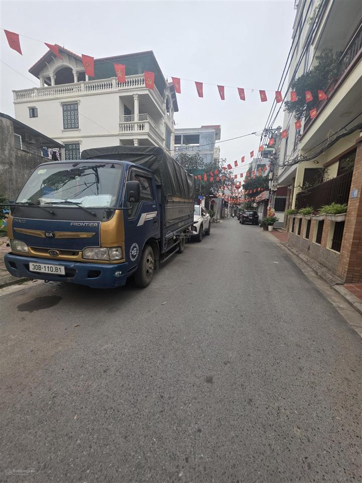 Bán nhà đức giang, 66mmt5m , 5 ngủ , ô tô tránh đỗ cổng,9.2 tỷ