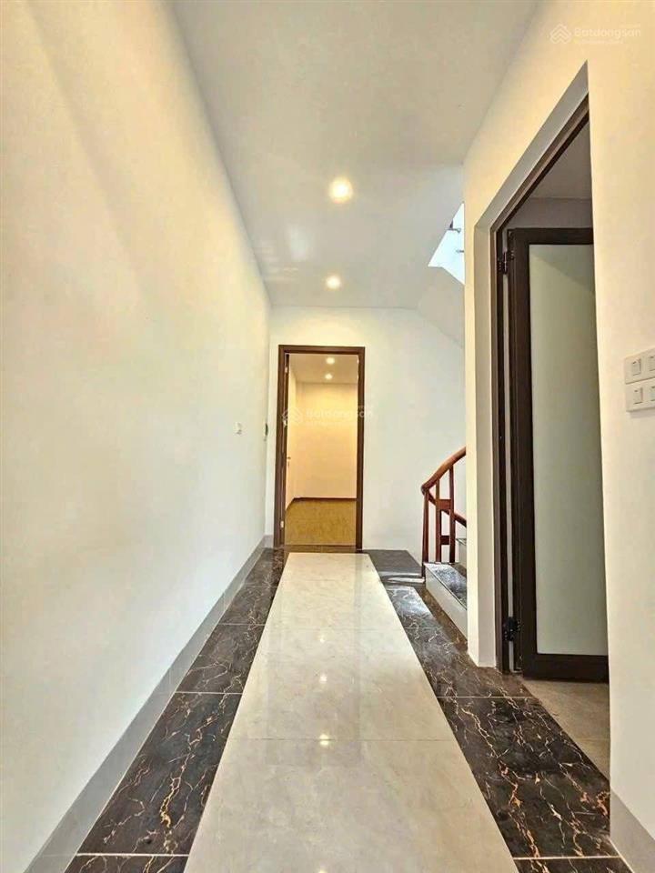 Bán nhà đức giang, 66mmt5m , 5 ngủ , ô tô tránh đỗ cổng,9.2 tỷ