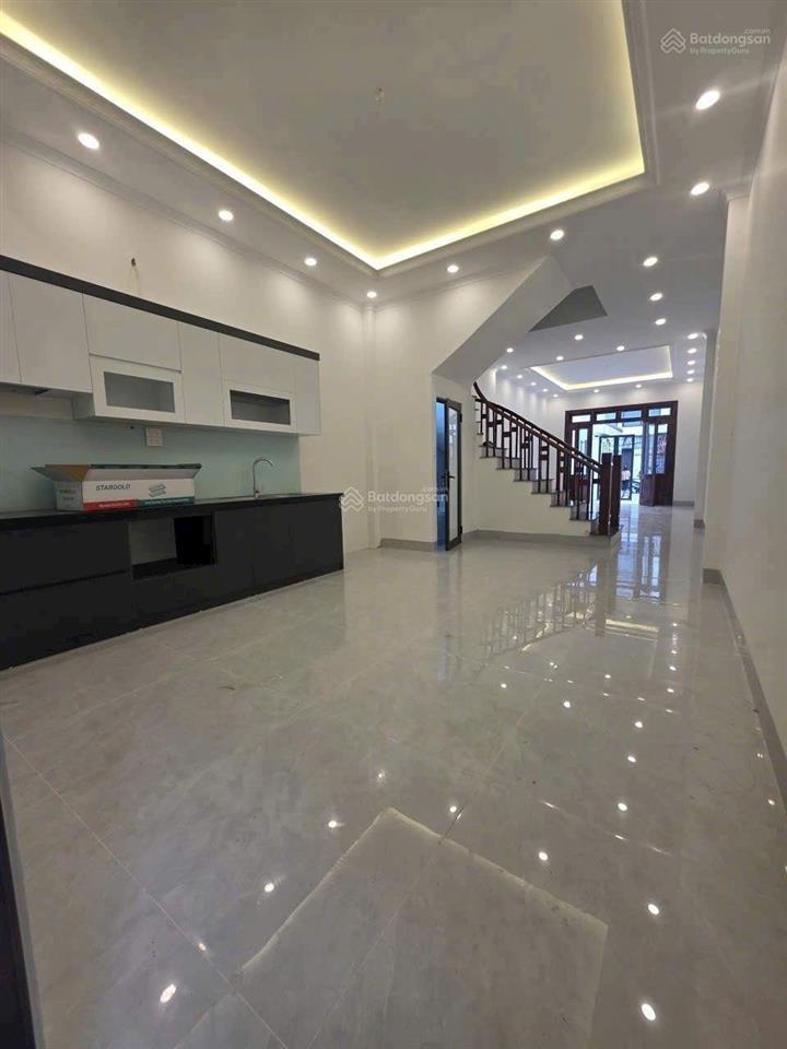 Bán nhà đức giang, 66mmt5m , 5 ngủ , ô tô tránh đỗ cổng,9.2 tỷ