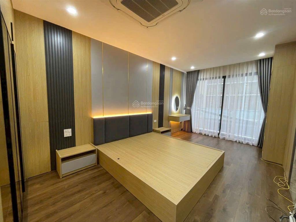 Bán nhà ngọc thụy, 47m , thang máy, ga ra ô tô, phun nội thất, ô tô tránh, hai thoáng , 13 xty
