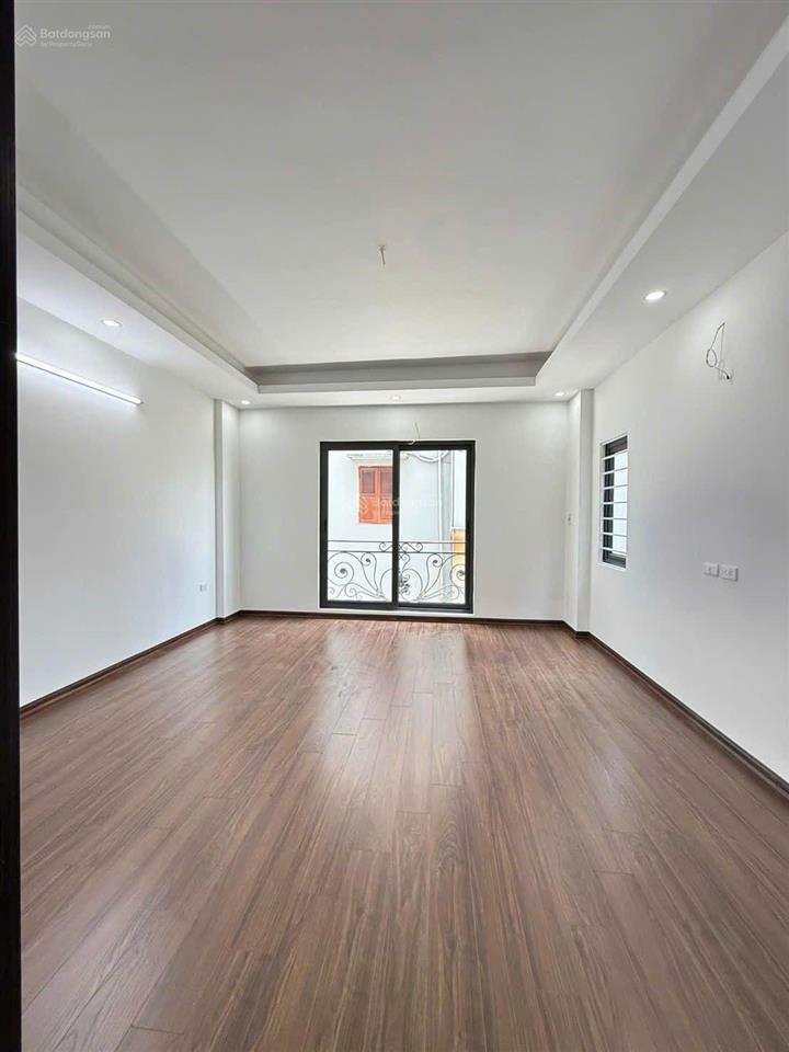 Bán nhà đức giang, 65mmt5m, 5 ngủ, lô góc, ô tô tránh đỗ cổng, mới tinh, 9xty