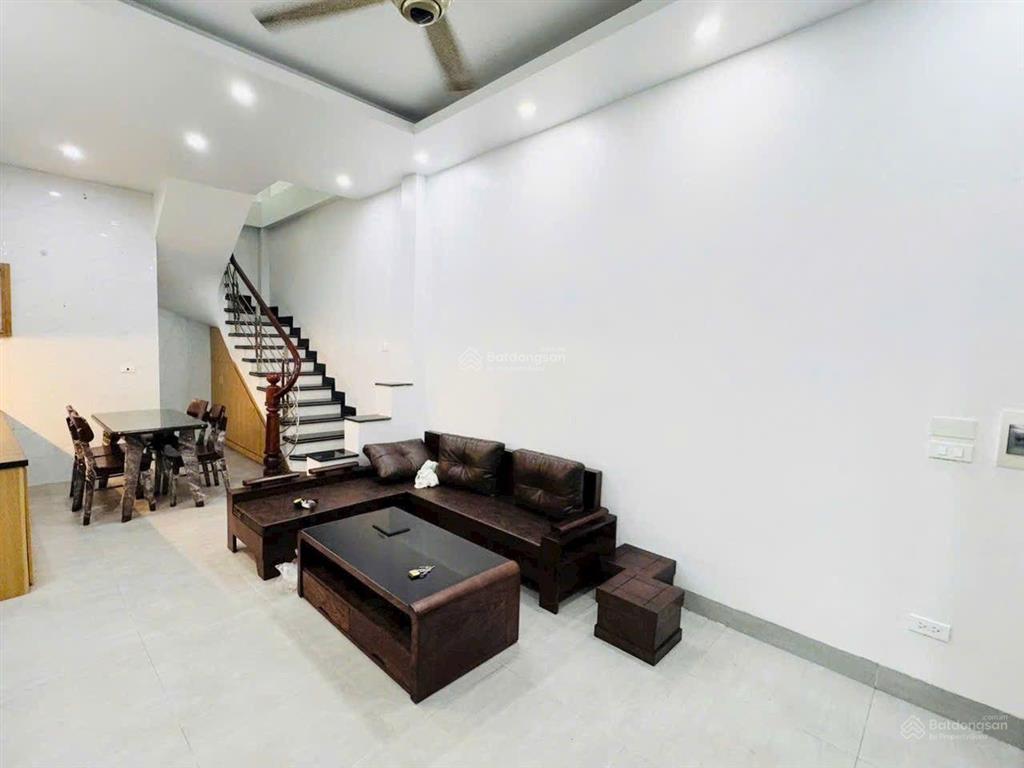E cần bán 5 tầng nhà đức giang, 35m, 3 ngủ, ô tô đỗ cửa, phun nội thất, 7xty