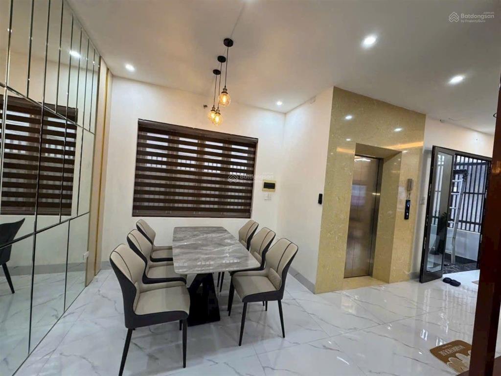 Siêu phẩm thang máy ,nguyễn văn cừ, 60mmt 8.5m, 5 ngủ , phun nội thất, 12xty