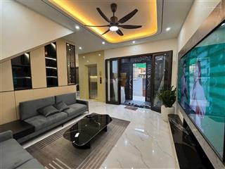 Siêu phẩm thang máy ,nguyễn văn cừ, 60mmt 8.5m, 5 ngủ , phun nội thất, 12xty