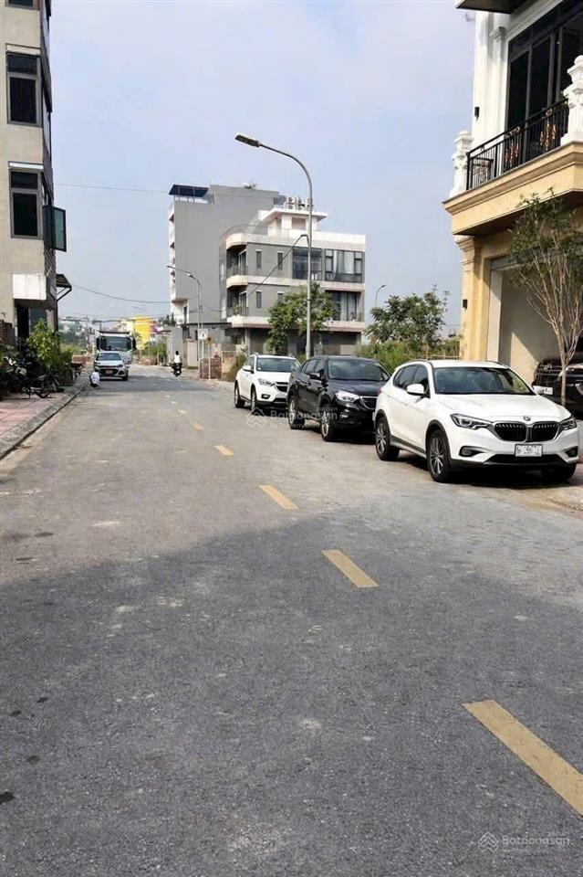 Siêu phẩm thang máy ,nguyễn văn cừ, 60mmt 8.5m, 5 ngủ , phun nội thất, 12xty