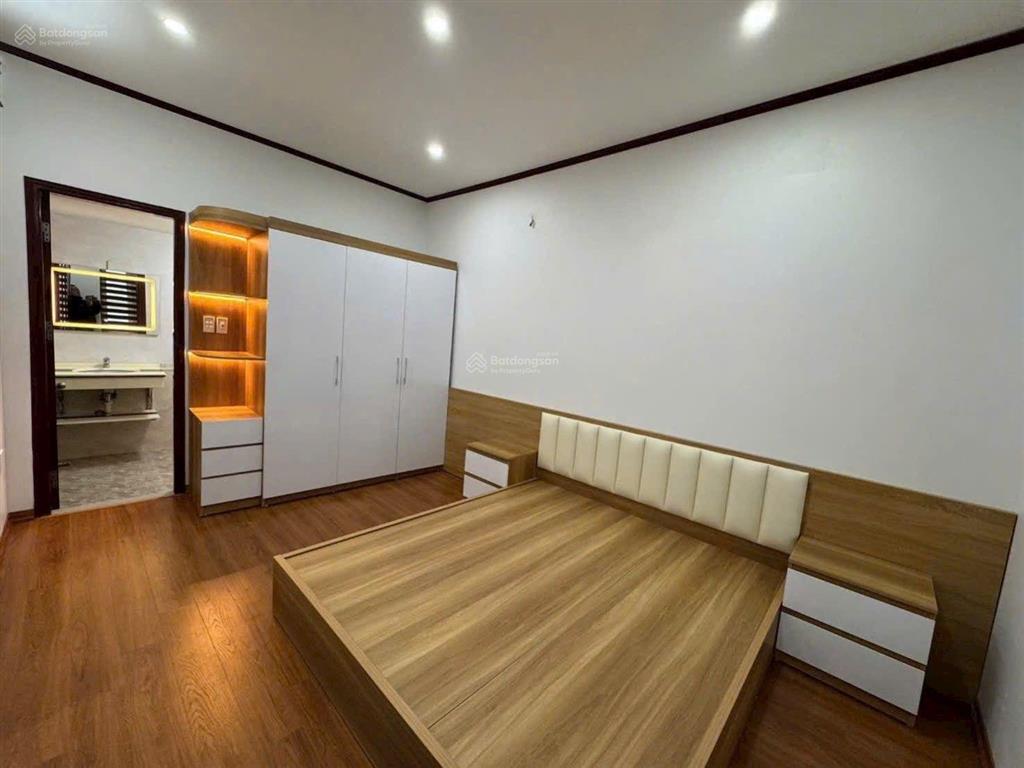 Siêu phẩm thang máy ,nguyễn văn cừ, 60mmt 8.5m, 5 ngủ , phun nội thất, 12xty