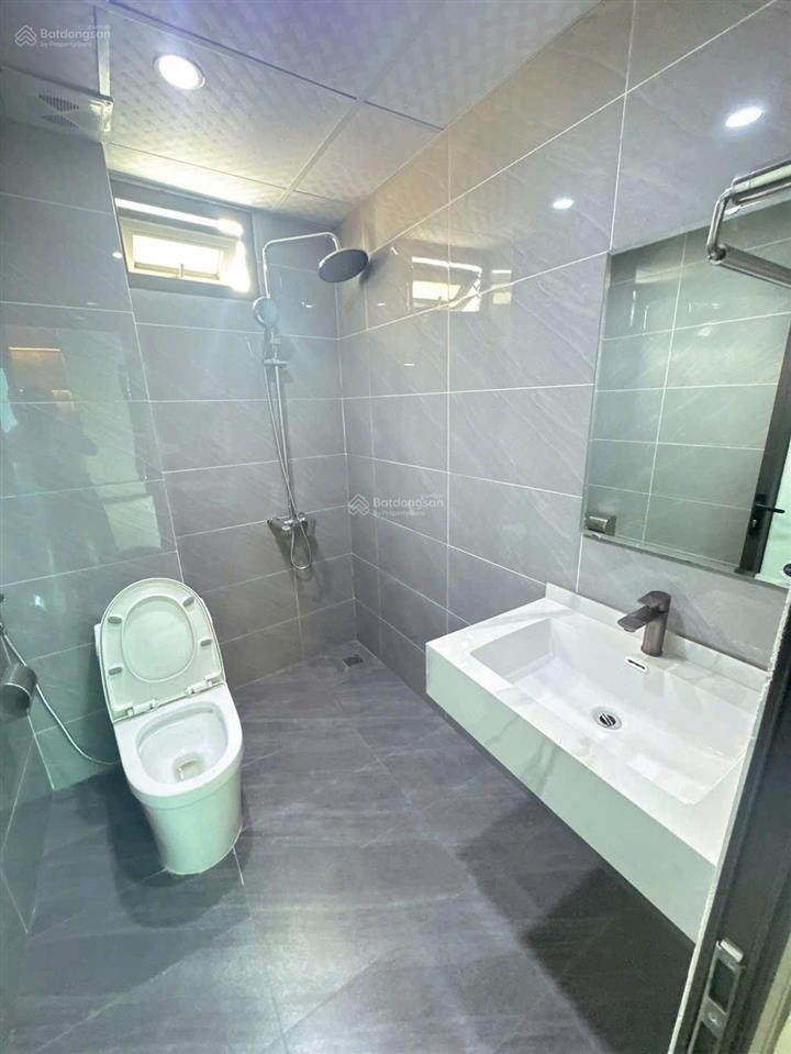 Bán nhà gia quất, 42m, 3 ngủ , phun nội thất, mới tinh , 20m ra đường 13.5 m, 8xty