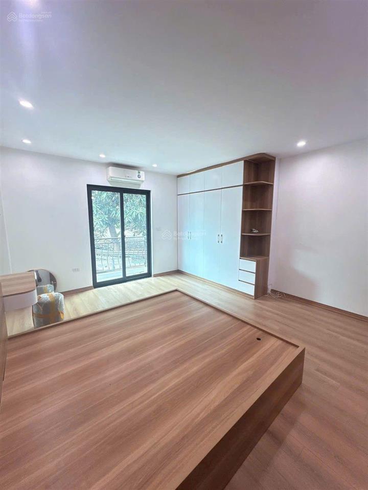 Bán nhà gia quất, 42m, 3 ngủ , phun nội thất, mới tinh , 20m ra đường 13.5 m, 8xty