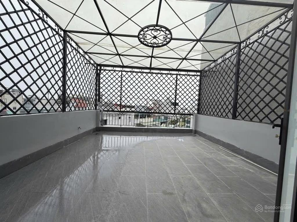 Bán nhà gia quất, 42m, 3 ngủ , phun nội thất, mới tinh , 20m ra đường 13.5 m, 8xty