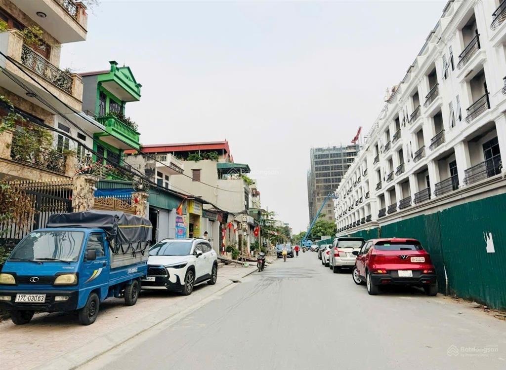 Bán nhà gia quất, 42m, 3 ngủ , phun nội thất, mới tinh , 20m ra đường 13.5 m, 8xty