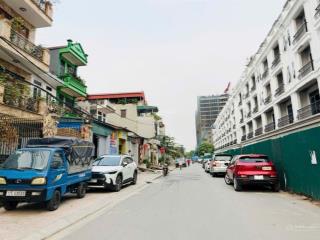 Bán nhà gia quất, 42m, 3 ngủ , phun nội thất, mới tinh , 20m ra đường 13.5 m, 8xty