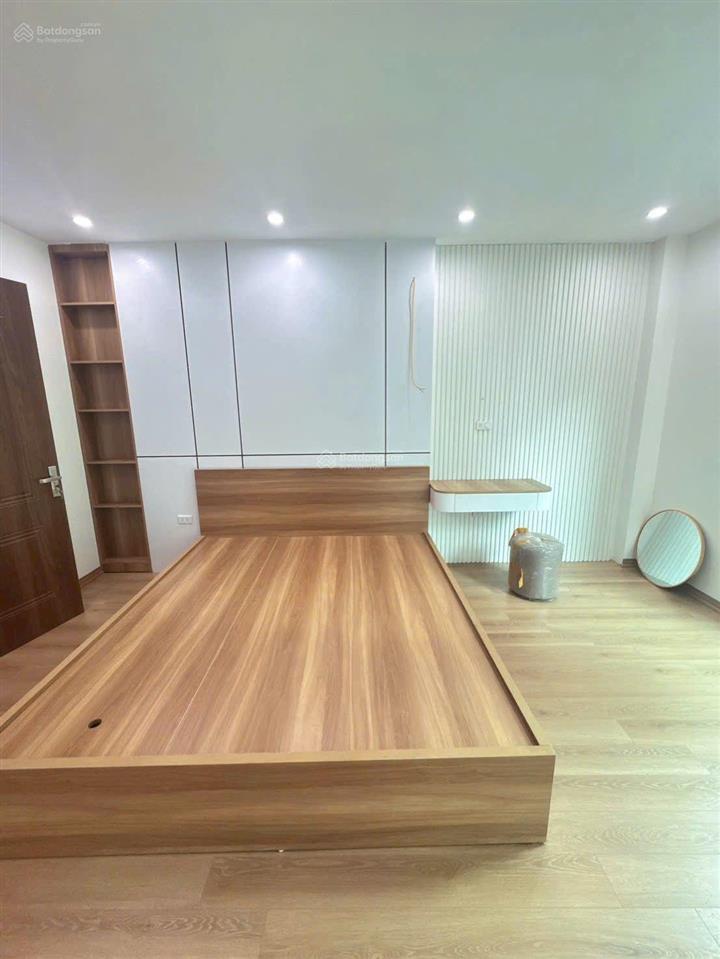 Bán nhà gia quất, 42m, 3 ngủ , phun nội thất, mới tinh , 20m ra đường 13.5 m, 8xty